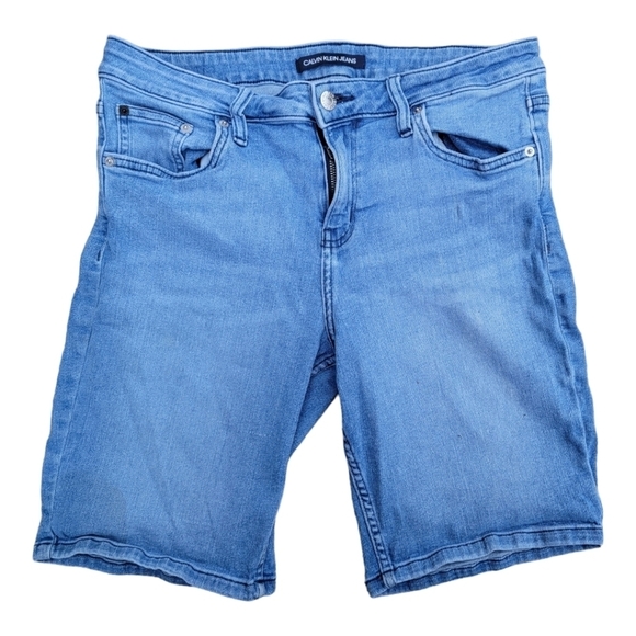 Calvin Klein Jeans | Women's Light Wash Mid-Rise Denim Bermuda Shorts - Picture 1 of 6